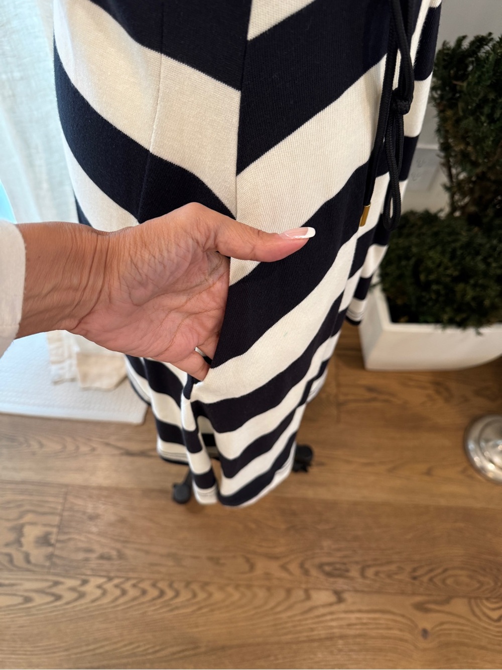 Kate Spade Black & Ivory Striped Knit Dress - Size S - Picture 8 of 9